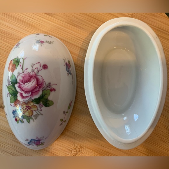 Porcelain Egg trinket box - Picture 3 of 10